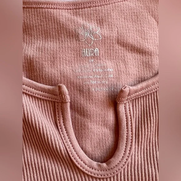 Aura Fitted Ribbed Tee - Picture 4 of 5